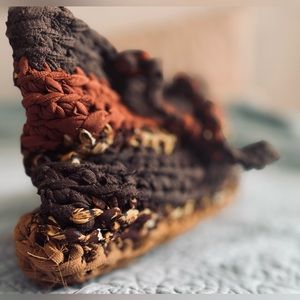 True Vintage Woven Hobo bag